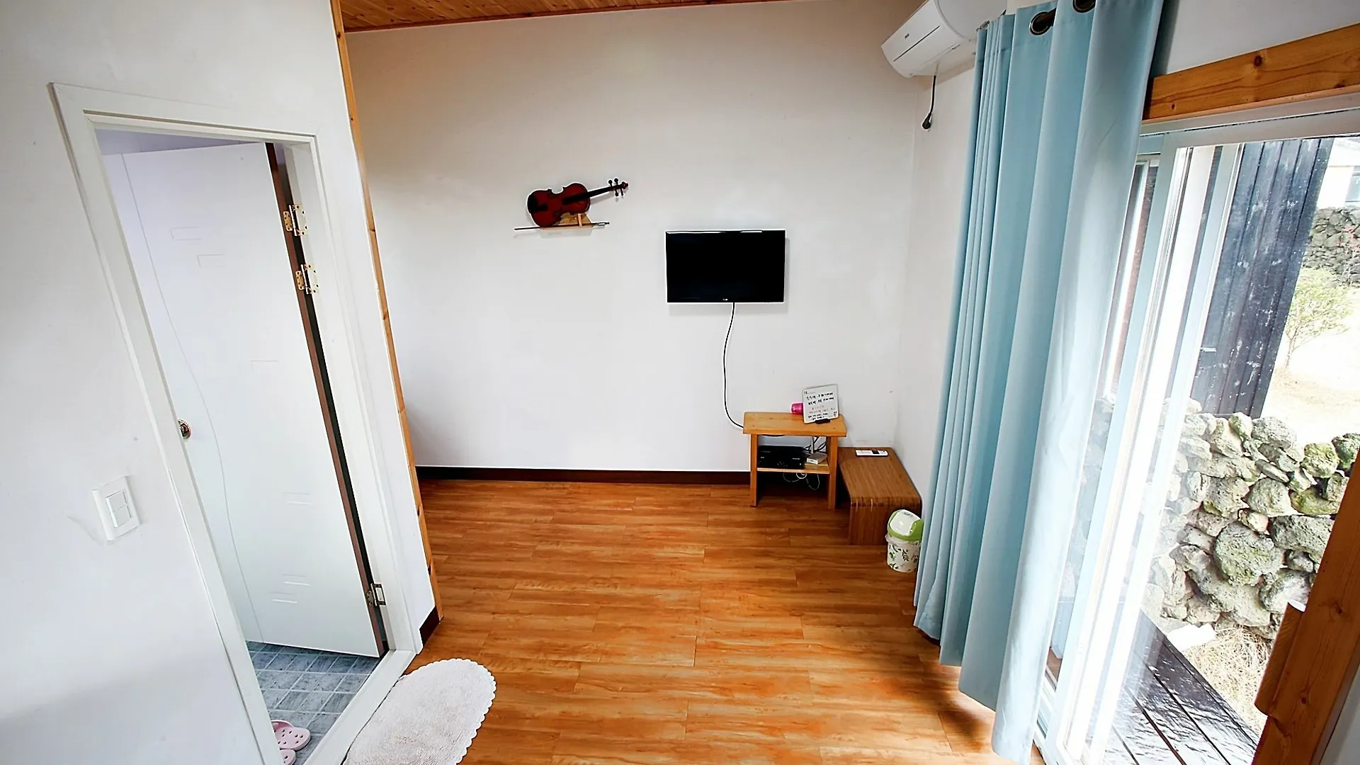 Jini Cottage Jeju Hotel